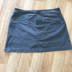 PRANA Woman’s Grey Skort - Athletic, Golf, Hiking, Daywear, Sports, Size 6